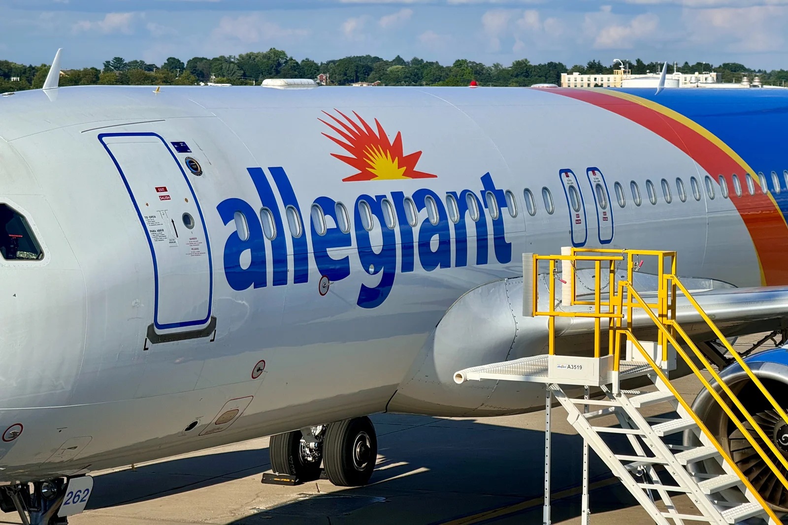 Allegiant Air рассчитывает на значительный рост, но планирует продать отель во Флориде.